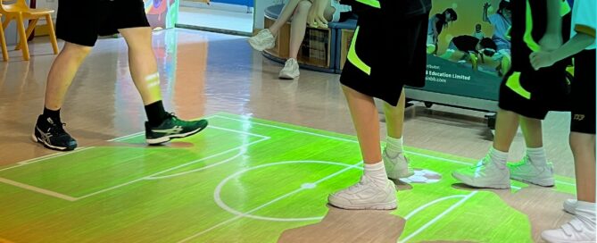Interactive learning experience with WizeFloor system